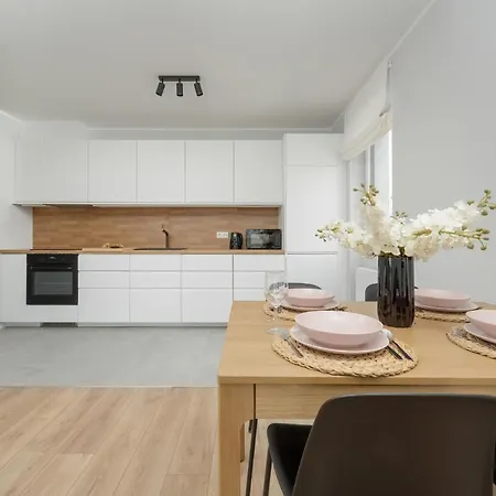 Pleasant Decor, Balcony & Parking Wroclaw By Renters * Radwanice