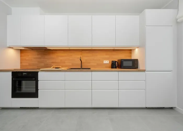 Pleasant Decor, Balcony & Parking Wroclaw By Renters شقة