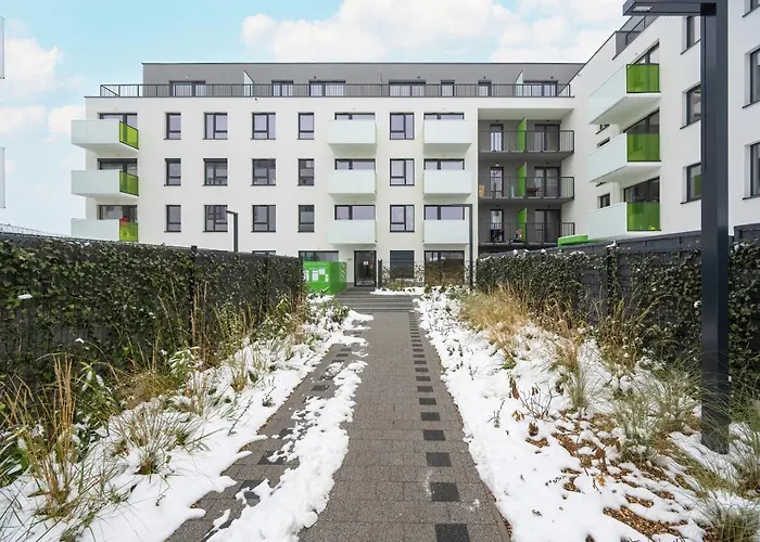 Pleasant Decor, Balcony & Parking Wroclaw By Renters شقة